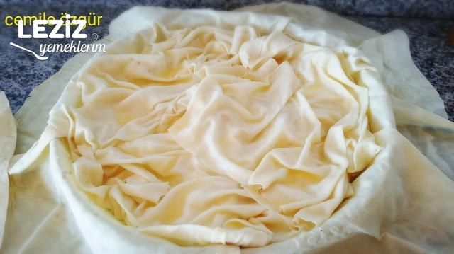 Hazır Su Böreklik Yufkadan Peynirli Su Böreği