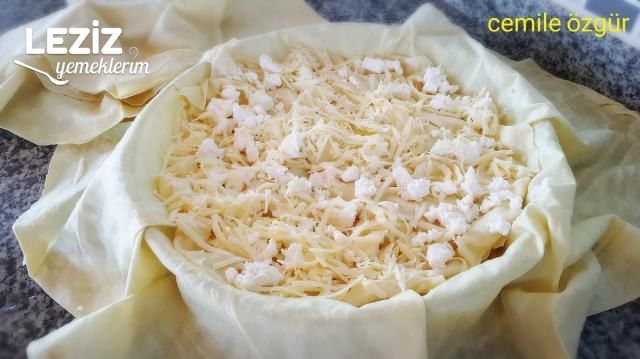 Hazır Su Böreklik Yufkadan Peynirli Su Böreği