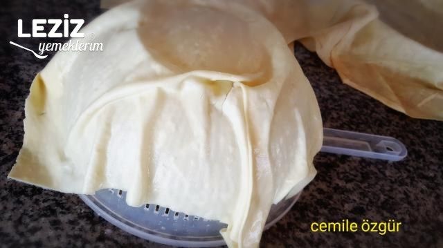 Hazır Su Böreklik Yufkadan Peynirli Su Böreği