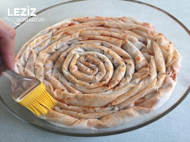 Domatesli Börek Tarifi