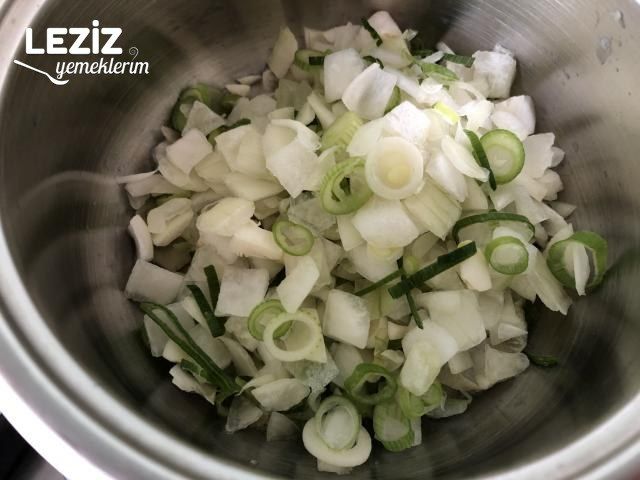 Tavuklu Pırasa Yemeği