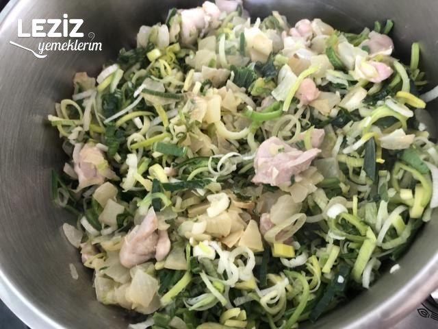 Tavuklu Pırasa Yemeği