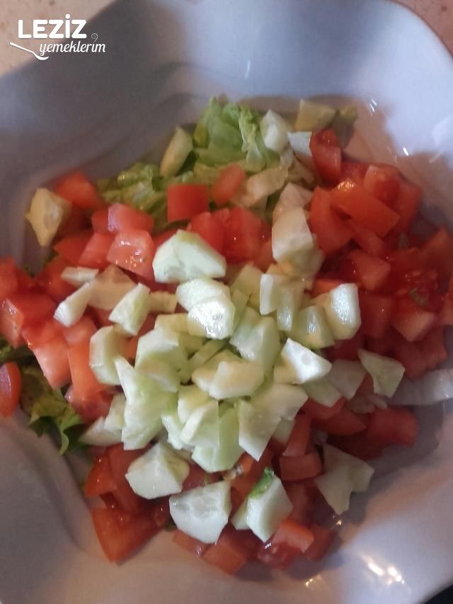Renkli Salata Tarifi