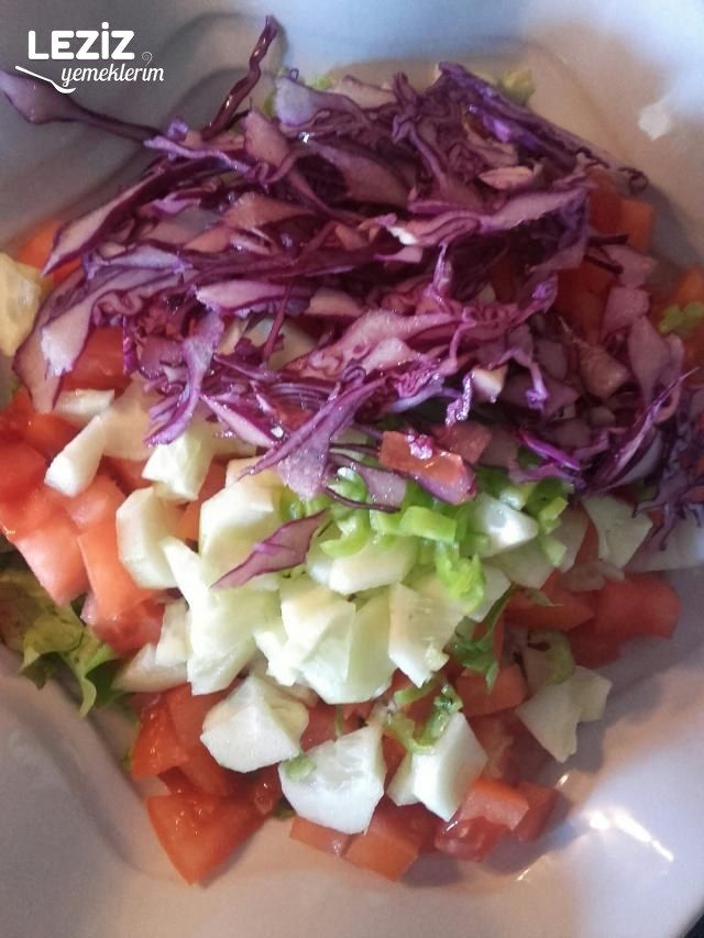 Renkli Salata Tarifi