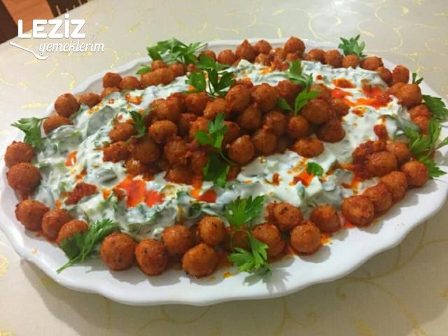 Yoğurtlu Semizotu Üzerinde Misket Köfte