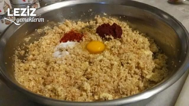 Yoğurtlu Semizotu Üzerinde Misket Köfte