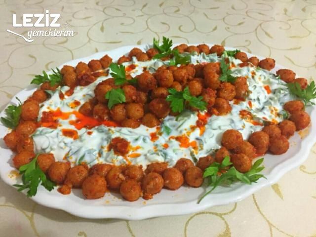 Yoğurtlu Semizotu Üzerinde Misket Köfte