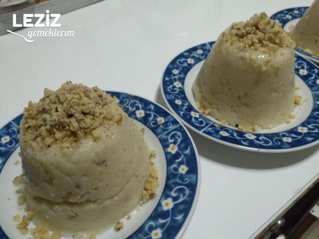 Cevizli İrmik Tatlısı