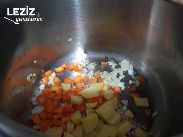 Patatesli Havuçlu Mercimek Çorbası Tarifi