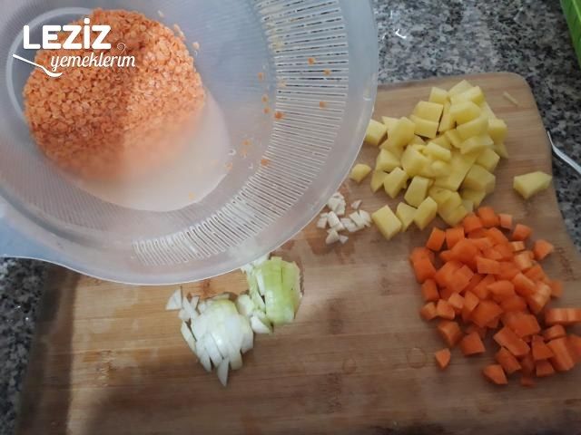 Patatesli Havuçlu Mercimek Çorbası Tarifi