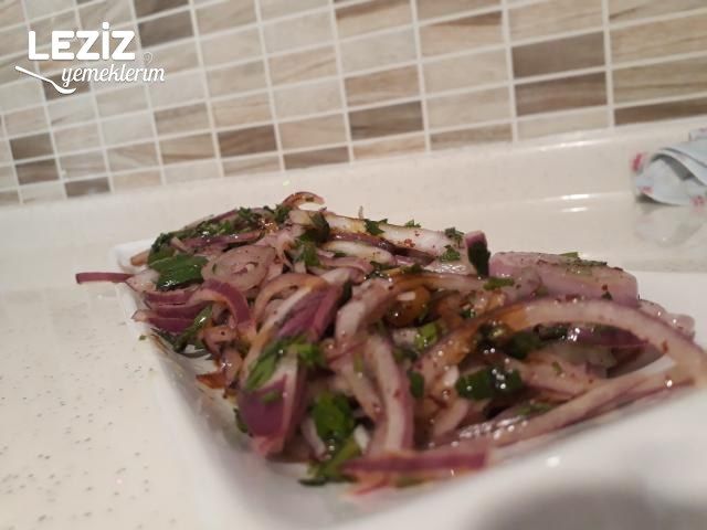 Nefis Soğan Salatası