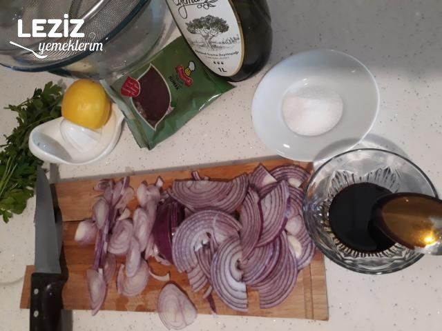 Nefis Soğan Salatası