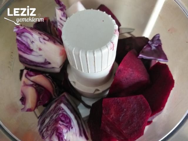 Pancarlı, Mor Lahanalı Şehriyeli Yoğurtlu Salata