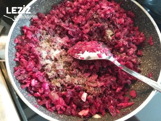 Pancarlı, Mor Lahanalı Şehriyeli Yoğurtlu Salata