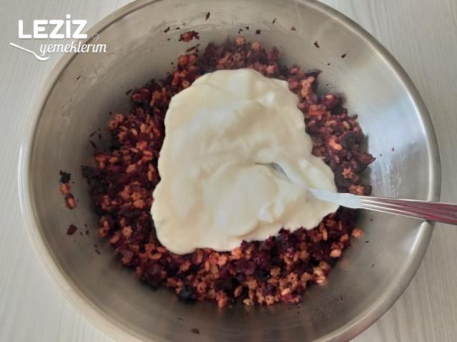 Pancarlı, Mor Lahanalı Şehriyeli Yoğurtlu Salata