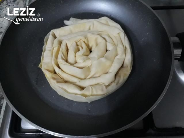 Su Böreği Tadında Tavada Börek