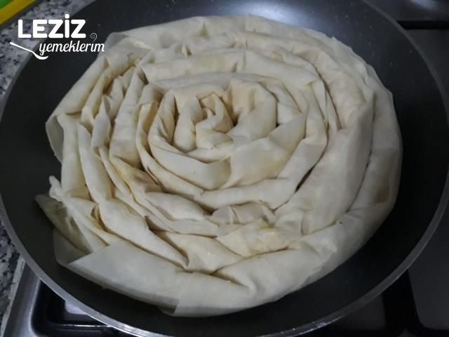 Su Böreği Tadında Tavada Börek