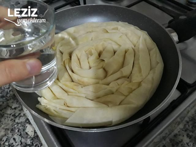 Su Böreği Tadında Tavada Börek
