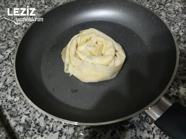 Su Böreği Tadında Tavada Börek