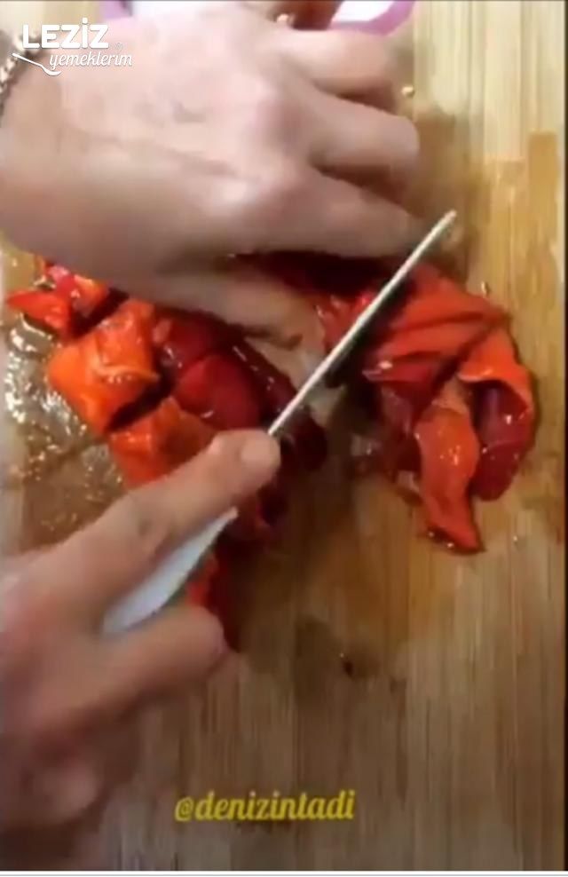 Yoğurtlu Kırmızı Biber Salatası