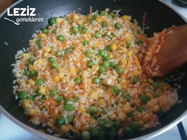 Bezelyeli Havuçlu Mısırlı Pilav