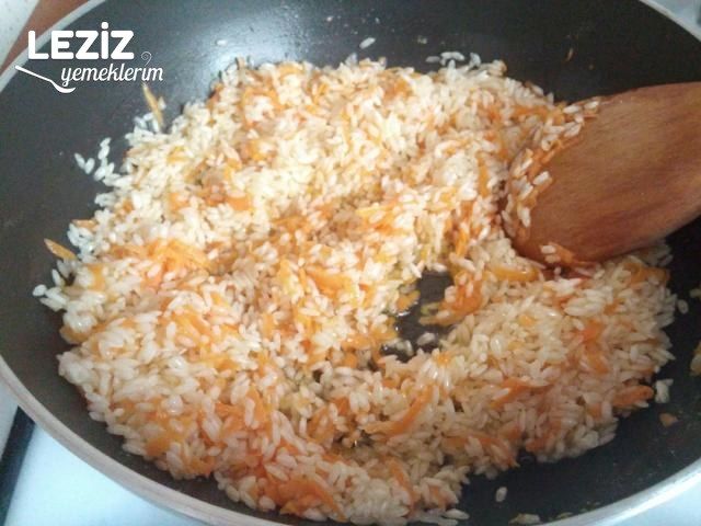 Bezelyeli Havuçlu Mısırlı Pilav