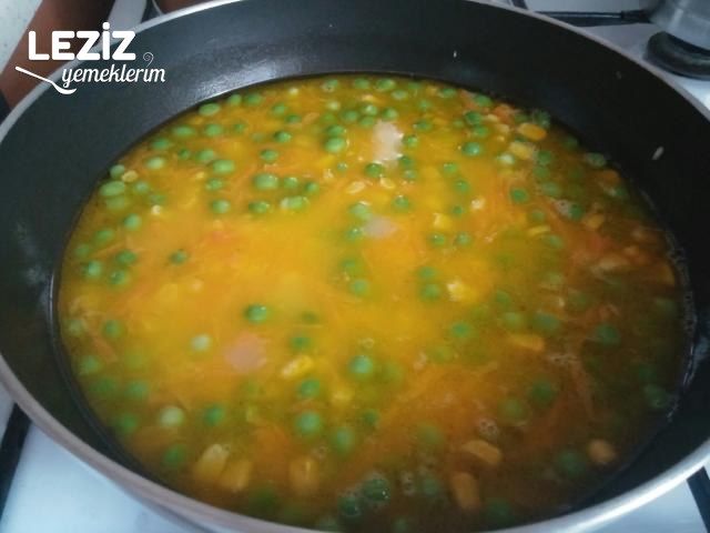 Bezelyeli Havuçlu Mısırlı Pilav