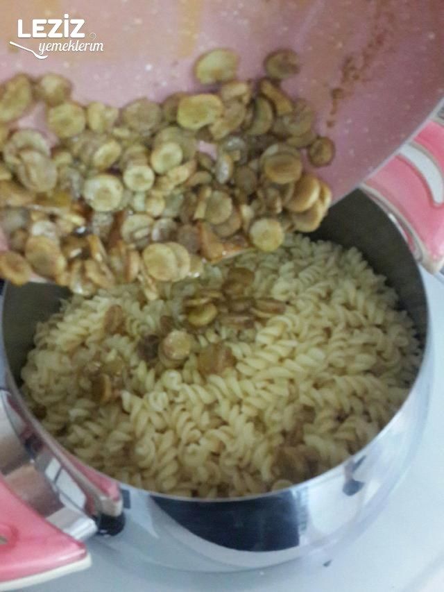 Köri Soslu Mantarlı Makarna