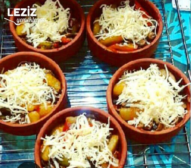 Güveçte Kaşarlı Mantar