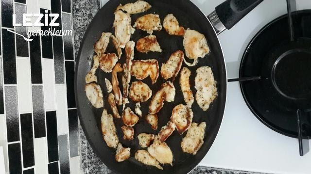 Ekmek Arası Tavuk Döner