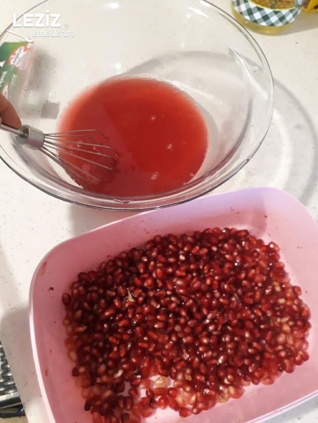 Narlı Yaş Pasta Tarifi