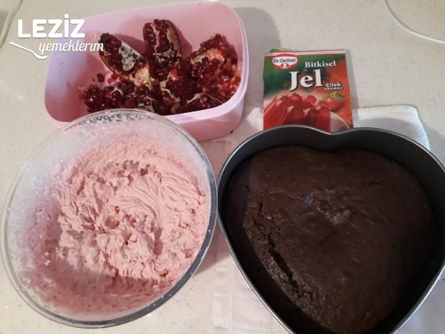 Narlı Yaş Pasta Tarifi