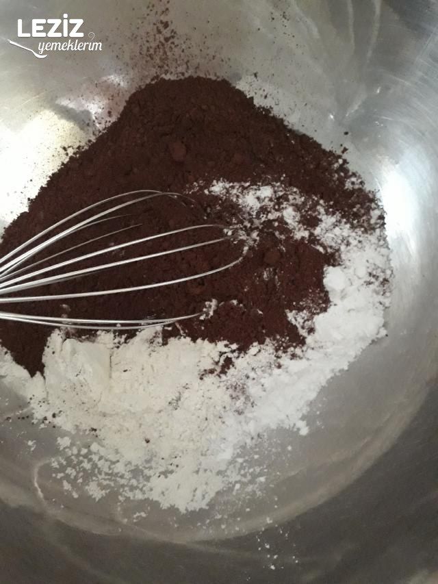 Narlı Yaş Pasta Tarifi