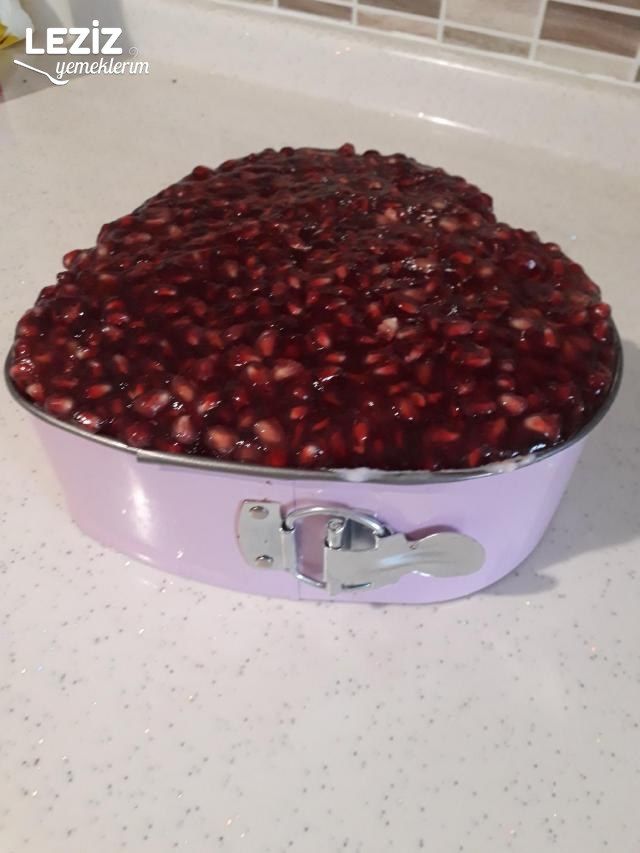 Narlı Yaş Pasta Tarifi