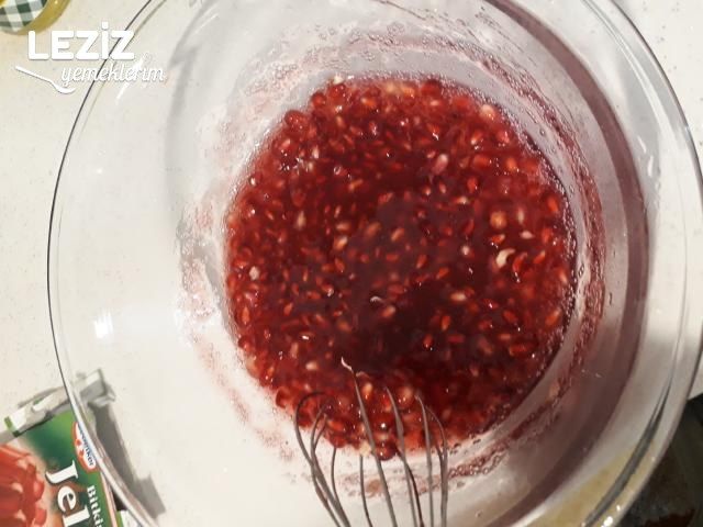 Narlı Yaş Pasta Tarifi