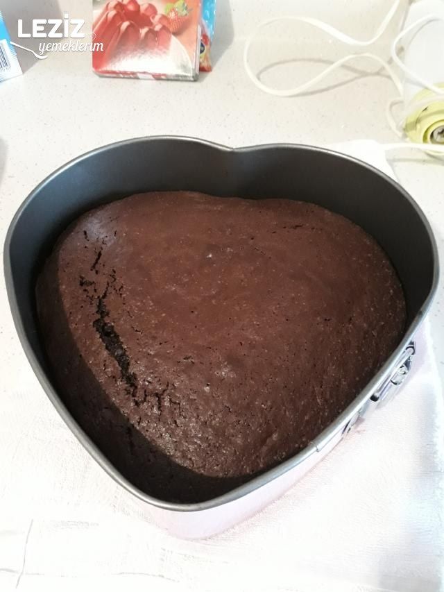 Narlı Yaş Pasta Tarifi