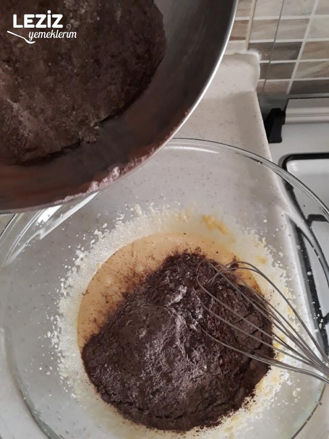 Narlı Yaş Pasta Tarifi