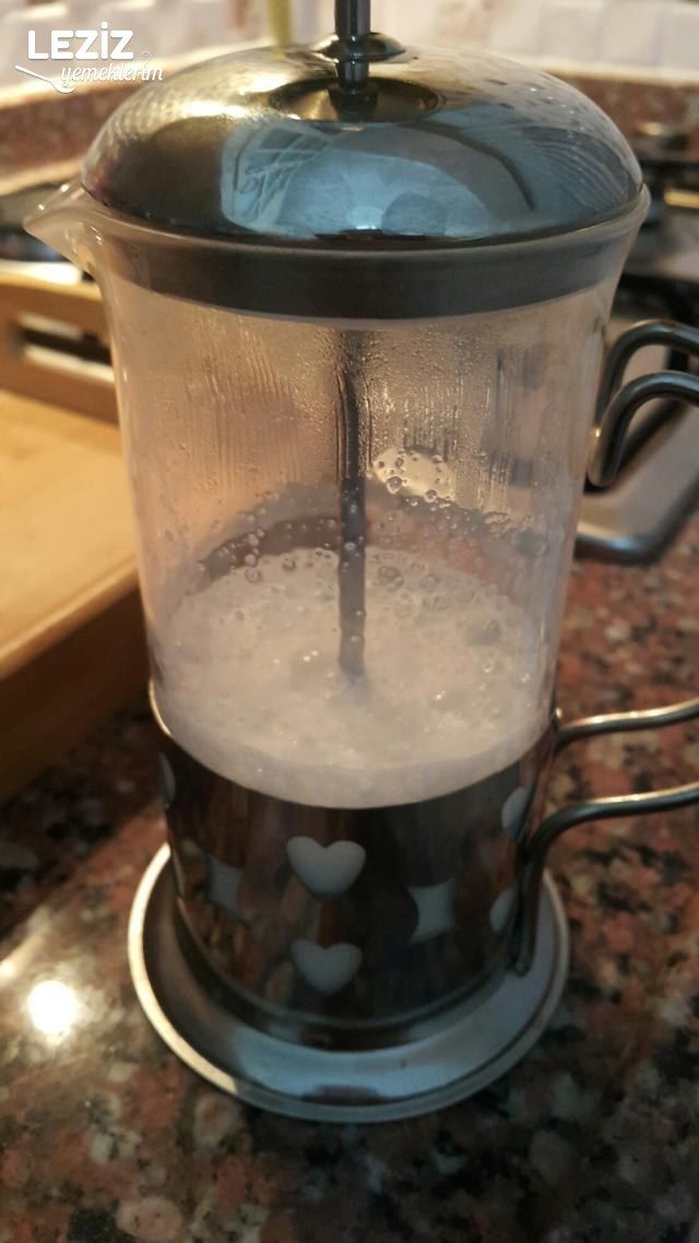 Köpüklü Latte (Macchiato) Tarifi