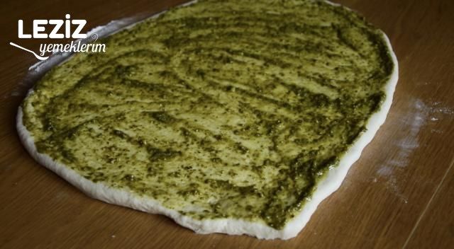 Pesto Soslu Ekmek