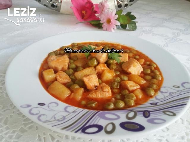 Nefis Tavuklu Bezelye Yemeği