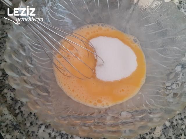 Yumuşacık Muhallebi Dolgulu Kek