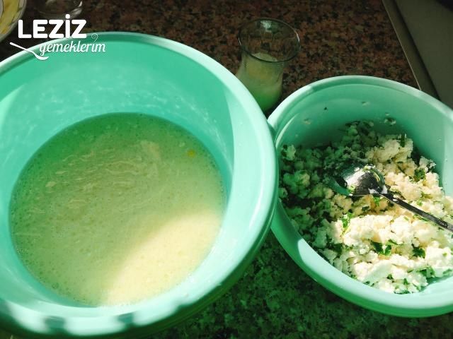 Tavada Pratik Hazır Yufkadan Peynirli Börek (Su Böreği Tadında)