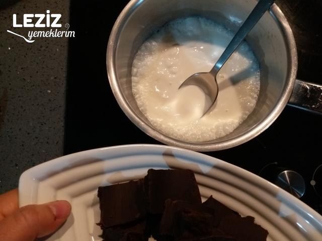 Çikolatalı Tart Kek Tarifi