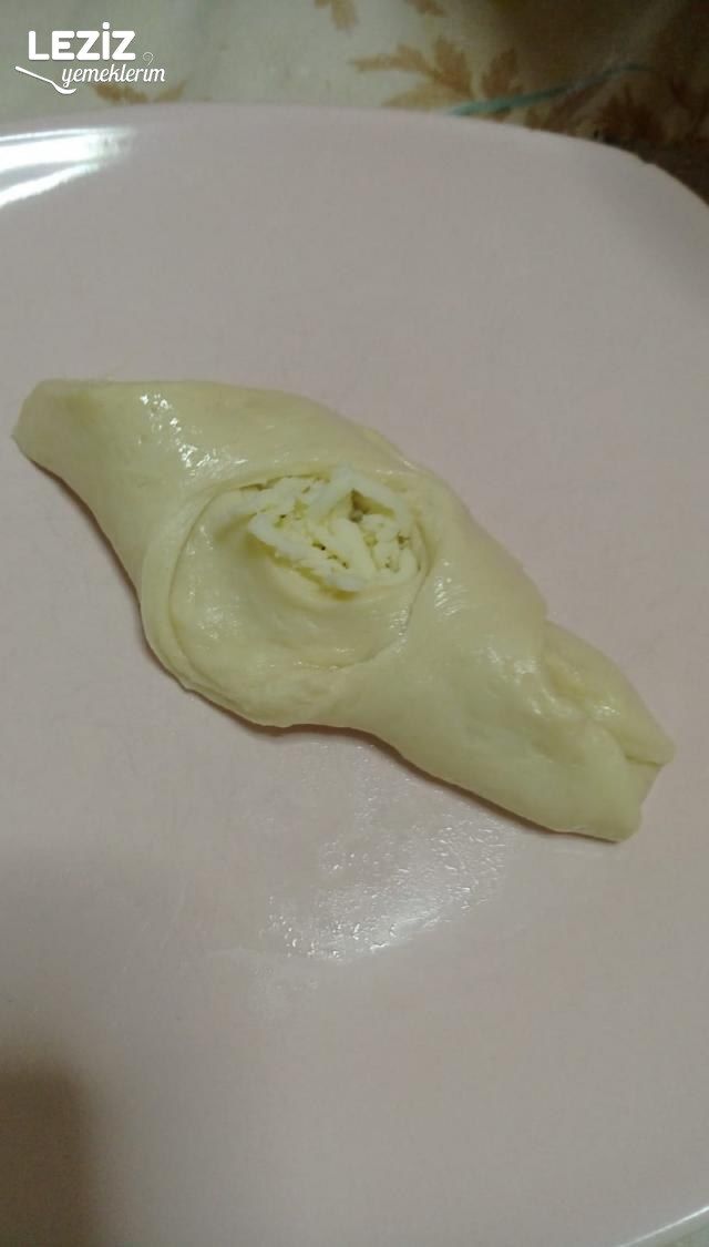 Yumuşacık Sucuklu Kaşarlı Karnıyarık Poğaça