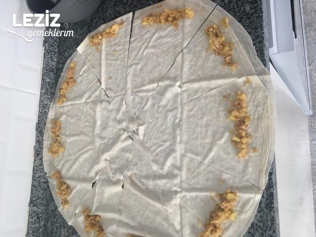 En Kolayından Patatesli Yufka Böreği