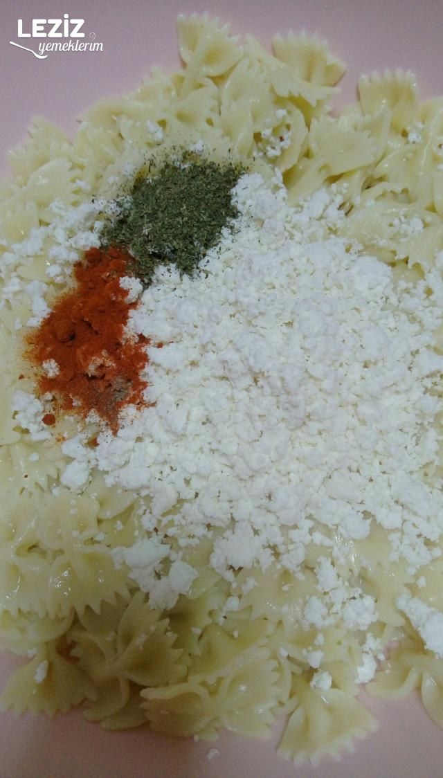 Makarnalı Börek Tarifi