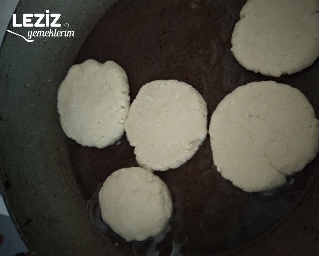 Rus Mutfağından Syrniki (Sırniki)