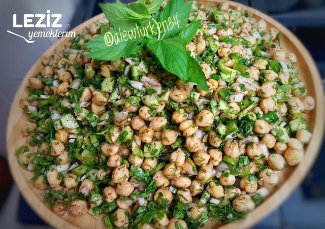 Taze Naneli Bol Yeşillikli  Nohut Salatası (Yedikçe Yediren)