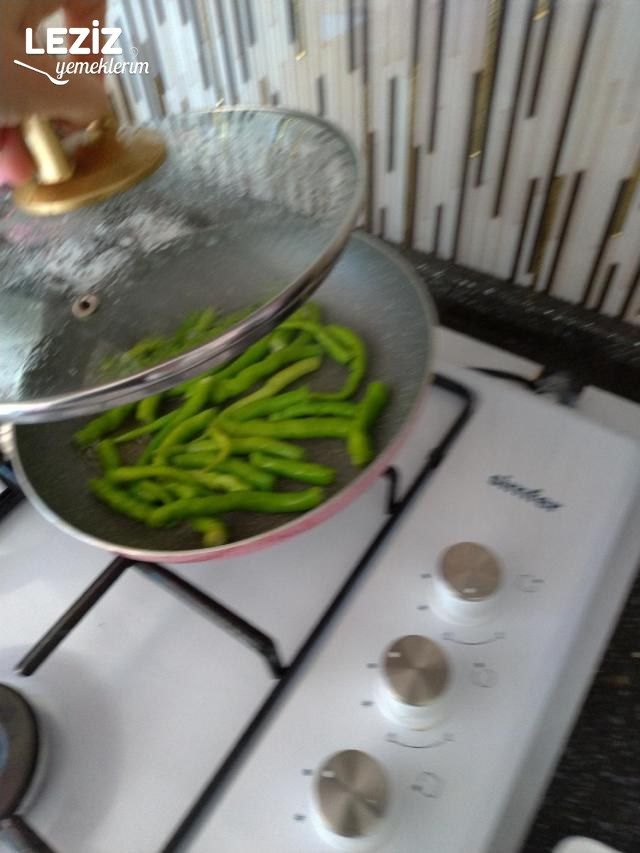 Domates Soslu Biber Kızartması