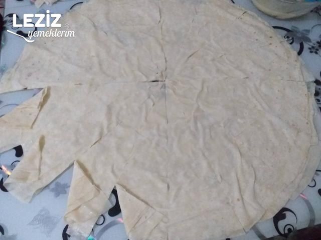 Katmer Börek (İster Buzluğa Atın, İster Pişirin)